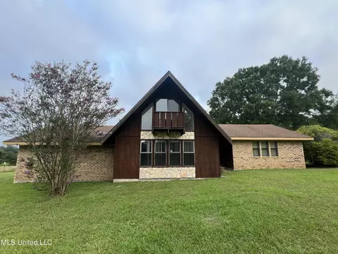 1273 Hilt Fornea Rd, Poplarville, MS 39470