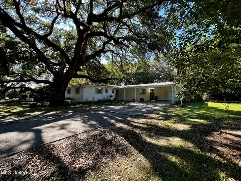 865 Market St, Pascagoula, MS 39567