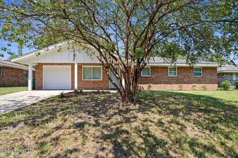 2621 W Samuel St, Gulfport, MS 39503