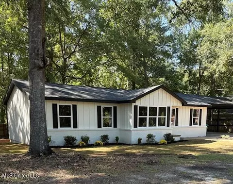 2405 Santa Cruz St, Gautier, MS 39553