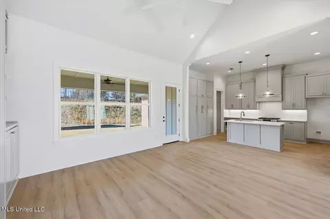 Living - 195 Bronson Bnd, Flowood, MS 39232 photo 1 of 4