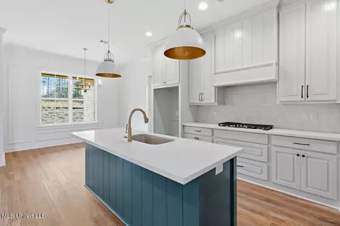 Kitchen - 199 Bronson Bnd, Flowood, MS 39232 photo 2 of 3