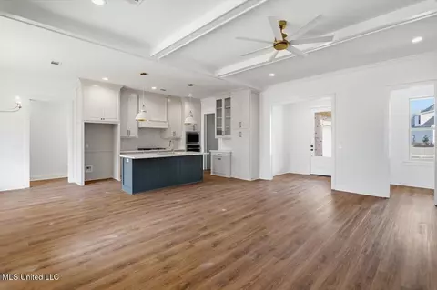 Living - 199 Bronson Bnd, Flowood, MS 39232 photo 2 of 3
