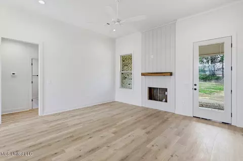 Living - 532 Baleigh Way, Canton, MS 39046 photo 3 of 4