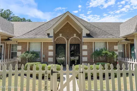 6718 Beaumont Cir, Southaven, MS 38671