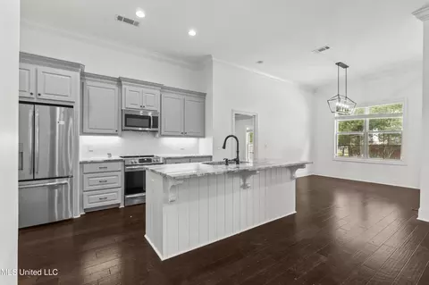 Kitchen - 138 Shoreview Dr, Madison, MS 39110 photo 1 of 2