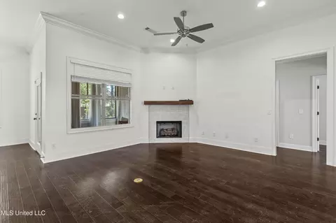 Living - 138 Shoreview Dr, Madison, MS 39110 photo 1 of 2