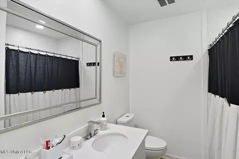Bath - 102 Pine Rd, Brandon, MS 39047 photo 1 of 2