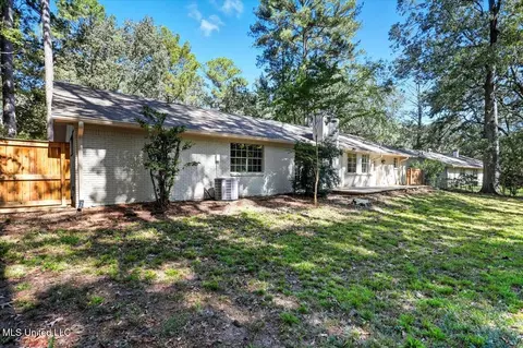 Exterior - 102 Pine Rd, Brandon, MS 39047 photo 2 of 4