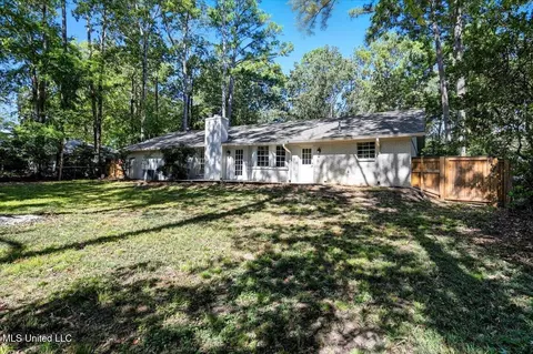 Exterior - 102 Pine Rd, Brandon, MS 39047 photo 3 of 4