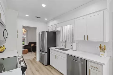 Kitchen - 102 Pine Rd, Brandon, MS 39047 photo 1 of 3