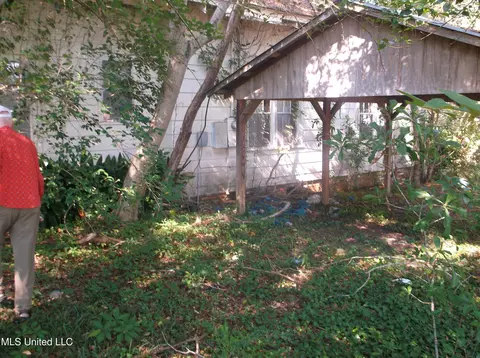 Exterior - 127 N Pine St, Bude, MS 39630 photo 7 of 8
