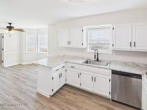 Kitchen - 8279 Dunn Ln, Olive Branch, MS 38654 photo 2 of 2