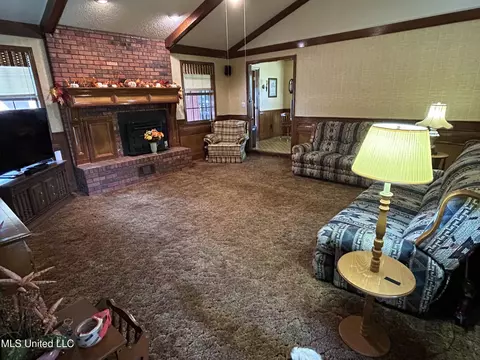 Living - 209 Sundown Trl, Jackson, MS 39212 photo 10 of 10