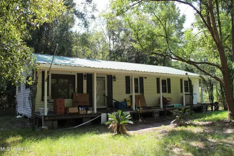20524 David Vaughan Rd, Moss Point, MS 39562