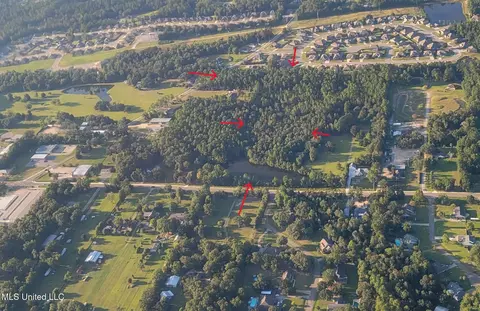 9092 Woolmarket Rd, Biloxi, MS 39532