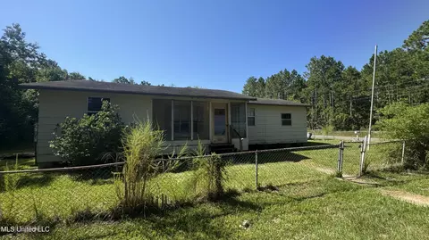 9117 Oak St, Bay Saint Louis, MS 39520