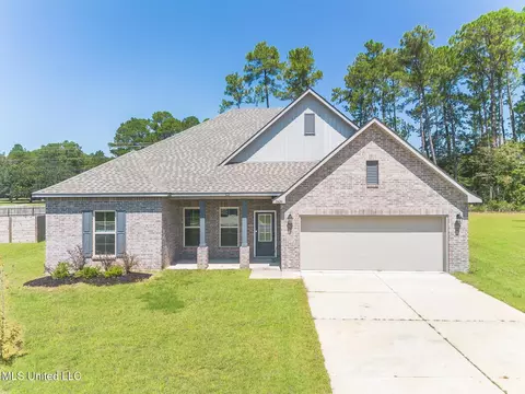 11424 Memphis Cir, Ocean Springs, MS 39564