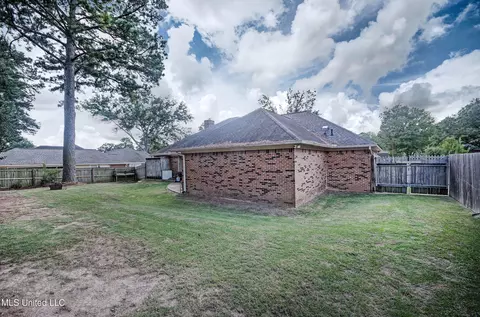 Exterior - 220 Cherry Dr, Brandon, MS 39042 photo 2 of 4