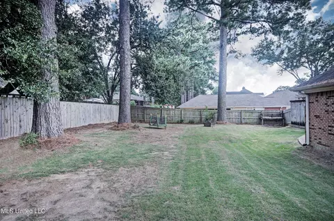 Exterior - 220 Cherry Dr, Brandon, MS 39042 photo 3 of 4