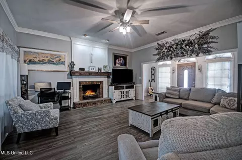 Living - 220 Cherry Dr, Brandon, MS 39042 photo 3 of 3