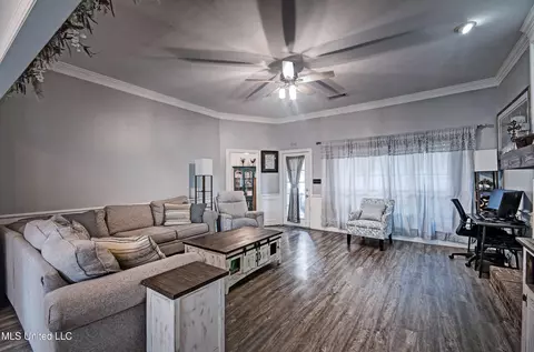 Living - 220 Cherry Dr, Brandon, MS 39042 photo 2 of 3