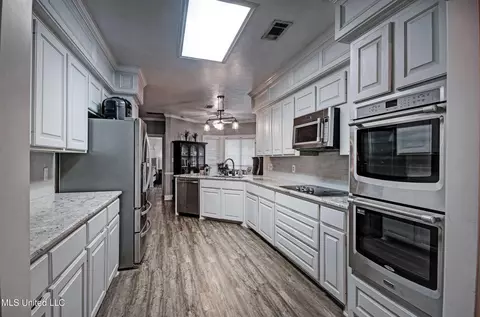 Kitchen - 220 Cherry Dr, Brandon, MS 39042 photo 2 of 3