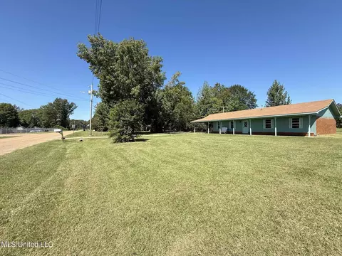 291 E Mcpherson Dr, Monticello, MS 39654