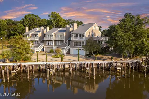 717 Bienville Blvd #B5, Ocean Springs, MS 39564