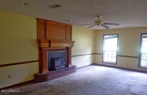 Living - 366 Taylor Loop Rd, Morton, MS 39117 photo 3 of 3