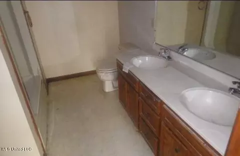 Bath - 366 Taylor Loop Rd, Morton, MS 39117 photo 1 of 2
