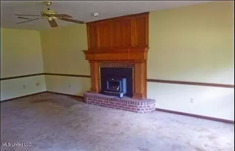 Living - 366 Taylor Loop Rd, Morton, MS 39117 photo 2 of 3