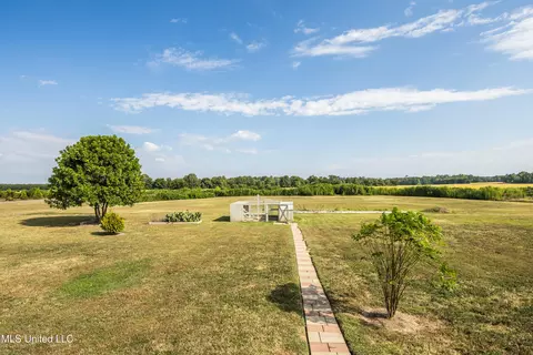 Exterior - 1778 Sunset Farms Dr, Hernando, MS 38632 photo 10 of 12