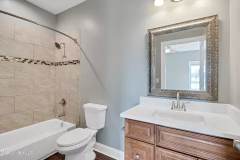 Bath - 1778 Sunset Farms Dr, Hernando, MS 38632 photo 5 of 8