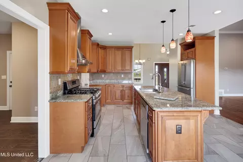 Kitchen - 1778 Sunset Farms Dr, Hernando, MS 38632 photo 4 of 5