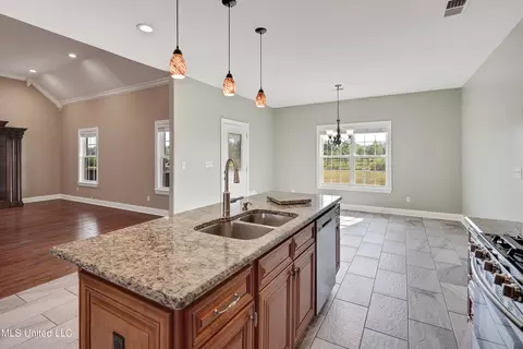 Kitchen - 1778 Sunset Farms Dr, Hernando, MS 38632 photo 3 of 5