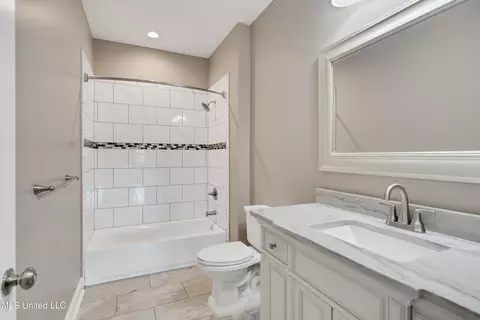 Bath - 1778 Sunset Farms Dr, Hernando, MS 38632 photo 6 of 8