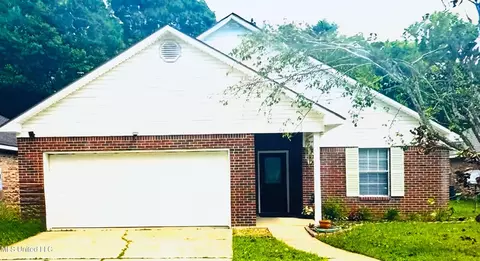 104 Canal St, Gulfport, MS 39507