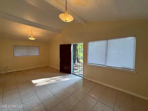 Living - 237 Queen Anne Ln, Jackson, MS 39209 photo 1 of 3