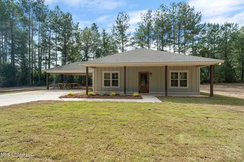 158 Woodbridge Ln, Seminary, MS 39479