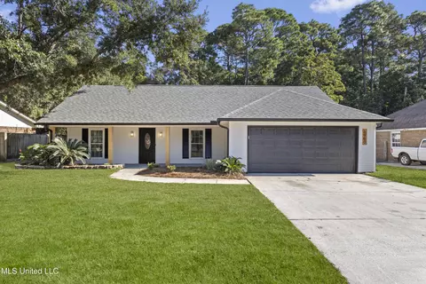6900 Red Bud Ln, Ocean Springs, MS 39564