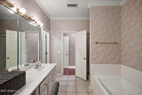 Bath - 5980 Baxter Dr, Jackson, MS 39211 photo 6 of 6