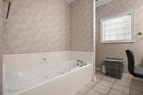 Bath - 5980 Baxter Dr, Jackson, MS 39211 photo 4 of 6