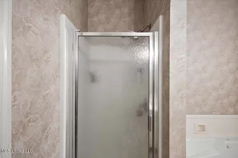 Bath - 5980 Baxter Dr, Jackson, MS 39211 photo 5 of 6