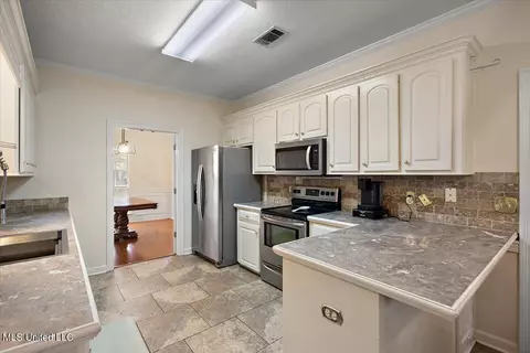Kitchen - 5980 Baxter Dr, Jackson, MS 39211 photo 1 of 4