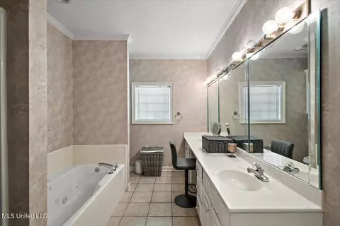 Bath - 5980 Baxter Dr, Jackson, MS 39211 photo 2 of 6