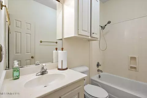 Bath - 5980 Baxter Dr, Jackson, MS 39211 photo 1 of 6