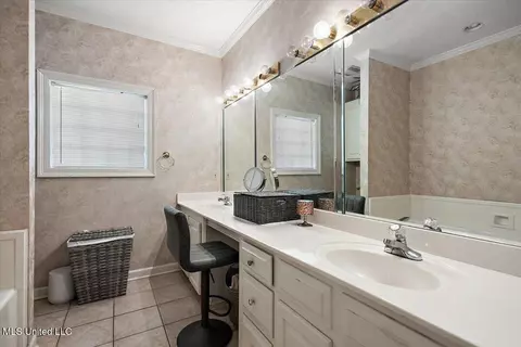 Bath - 5980 Baxter Dr, Jackson, MS 39211 photo 3 of 6