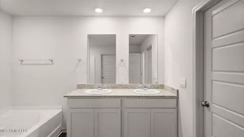 Bath - 229 Raulston Dr, Byram, MS 39272 photo 2 of 4