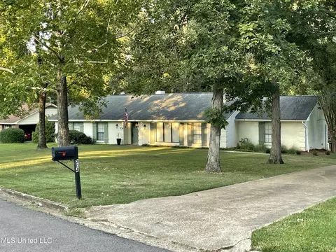 204 Edgewood Dr, Starkville, MS 39759